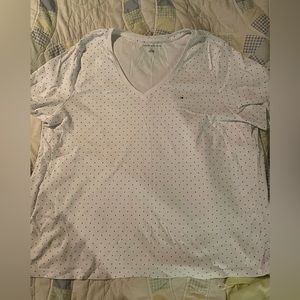Tommy Hilfiger size 2x tshirt that is polka dot with the logo.